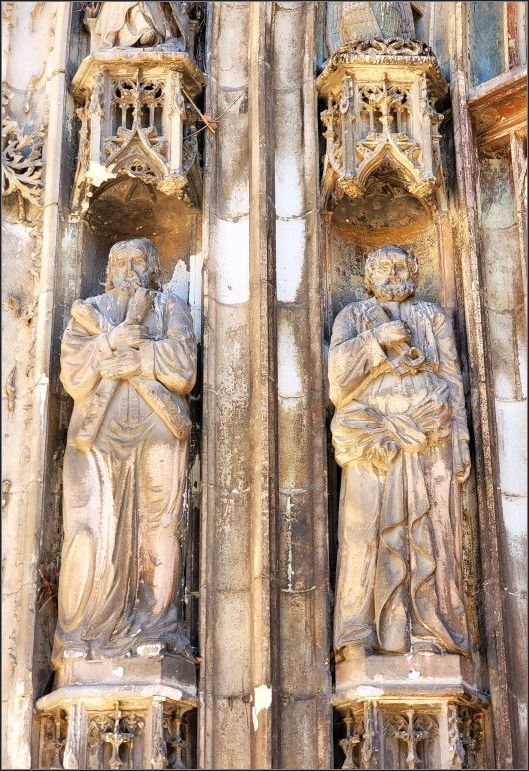 Cathedrale Sainte-Saveur adorning figures